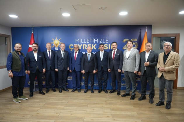 Yenişehir’de iki meclis üyesi daha AK Parti’ye katıldı
