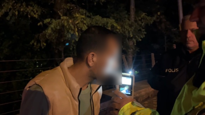 Önce tehdit etti, sonra çorbaya davet etti