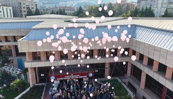 Bursa’da gökyüzü pembeye boyandı