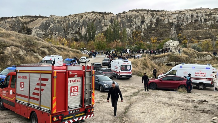 Kapadokya’da peribacası yıkıldı: Ölü ve yaralılar var