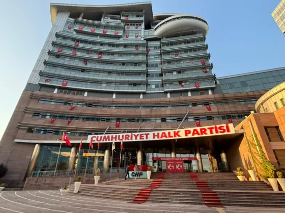 CHP’de 48 isim ihraç edildi