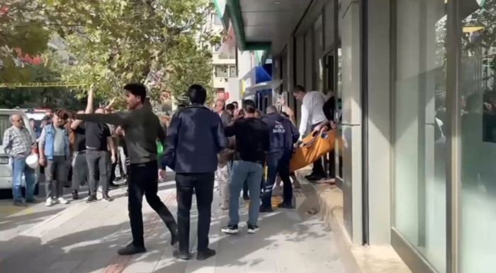 Hamile kadını telefon iadesi için bıçakladı
