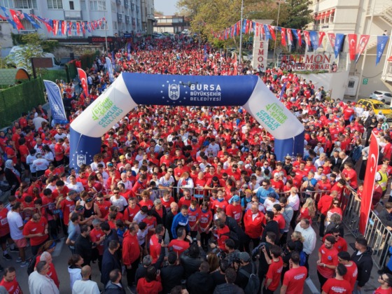 Binlerce Bursalı cumhuriyet için koştu